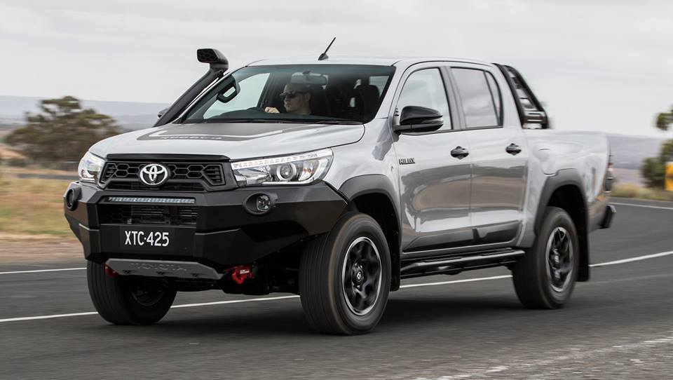 xe Toyota Hilux 
