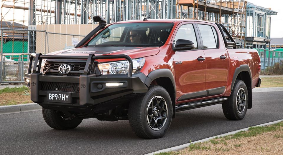 xe Toyota Hilux 