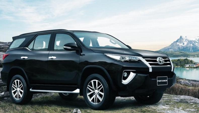 xe Toyota Fortuner 