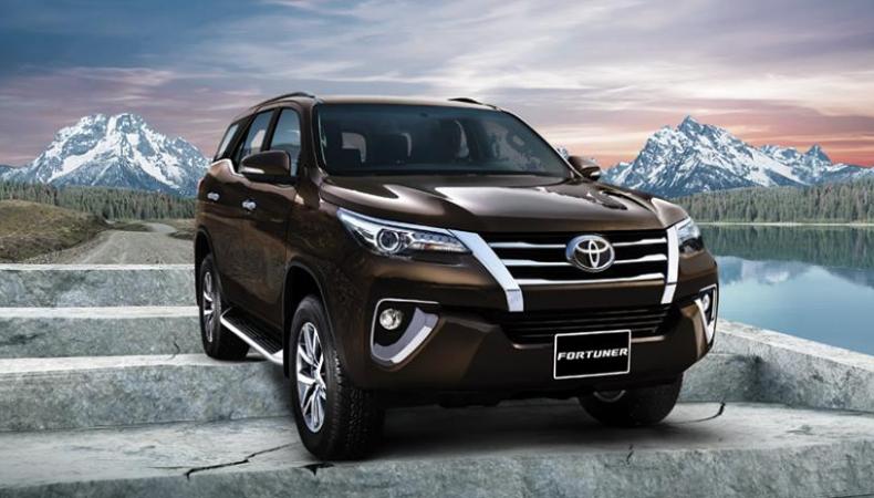 xe Toyota Fortuner 