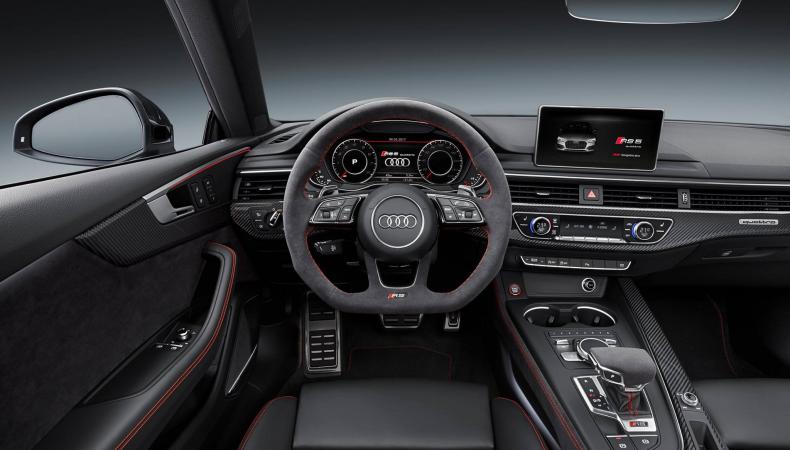chiếc xe Audi RS5 Coupe