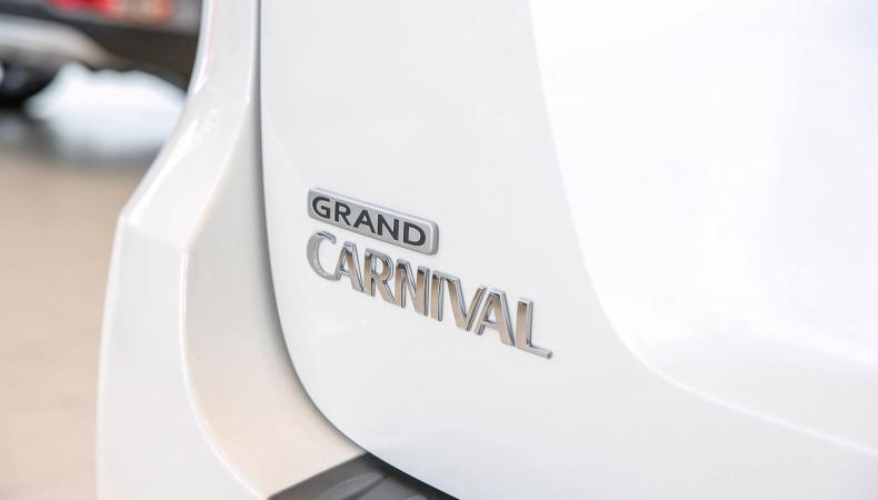 xe Kia Grand Carnival