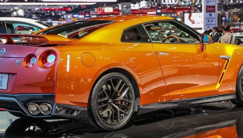 xe Nissan GT-R